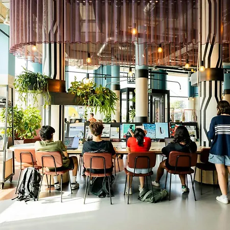 The Social Hub Extended *