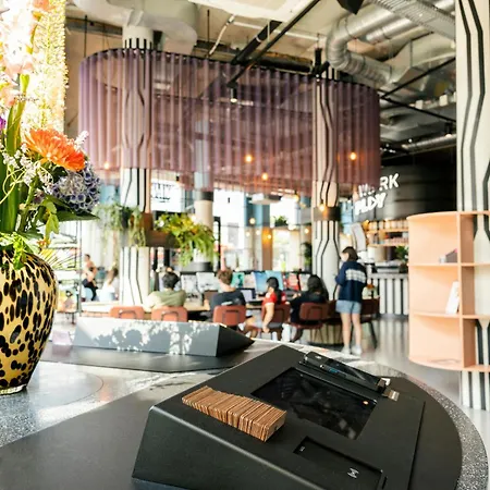 The Social Hub Extended Delft