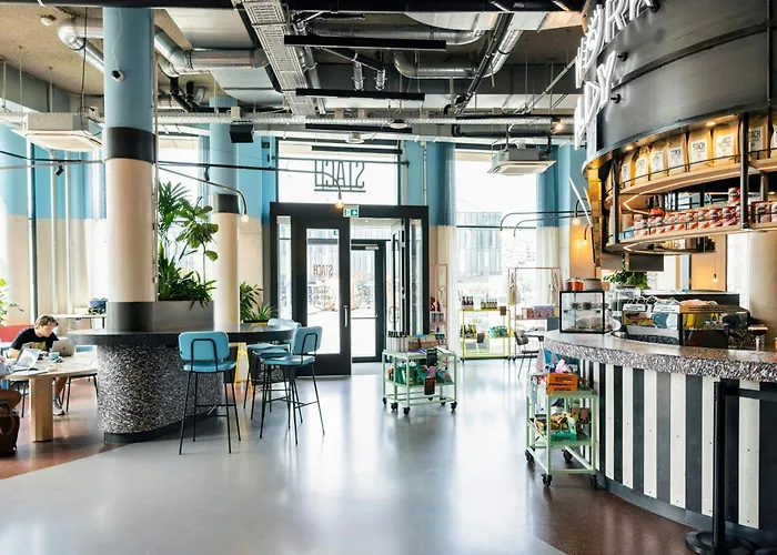 The Social Hub Extended * دلفت