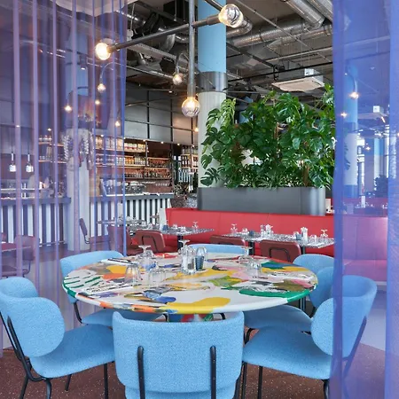 The Social Hub Extended *