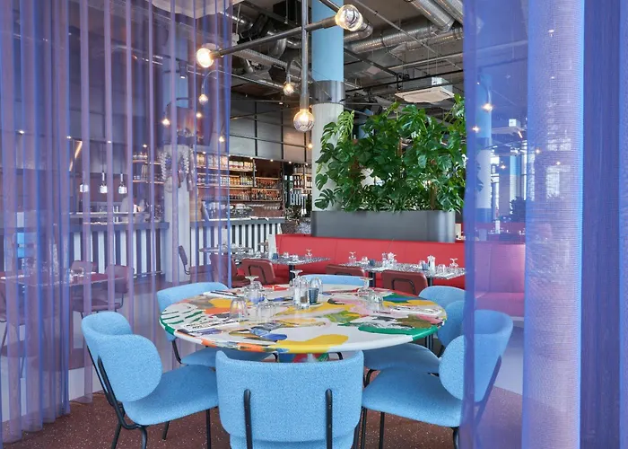 The Social Hub Extended *