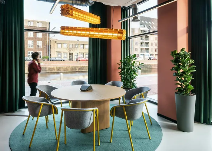 The Social Hub Extended Delft