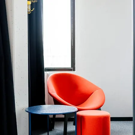 The Social Hub Extended Delft